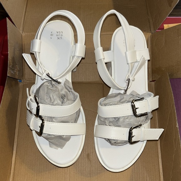 ReadySalted Women's Cleated Chunky‎ Platform Sandals White Size 7 - Picture 1 of 6